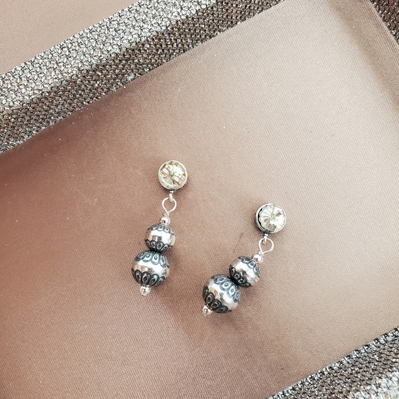 American West Sterling Silver Native Pearl Earrings - Picture 4 of 10